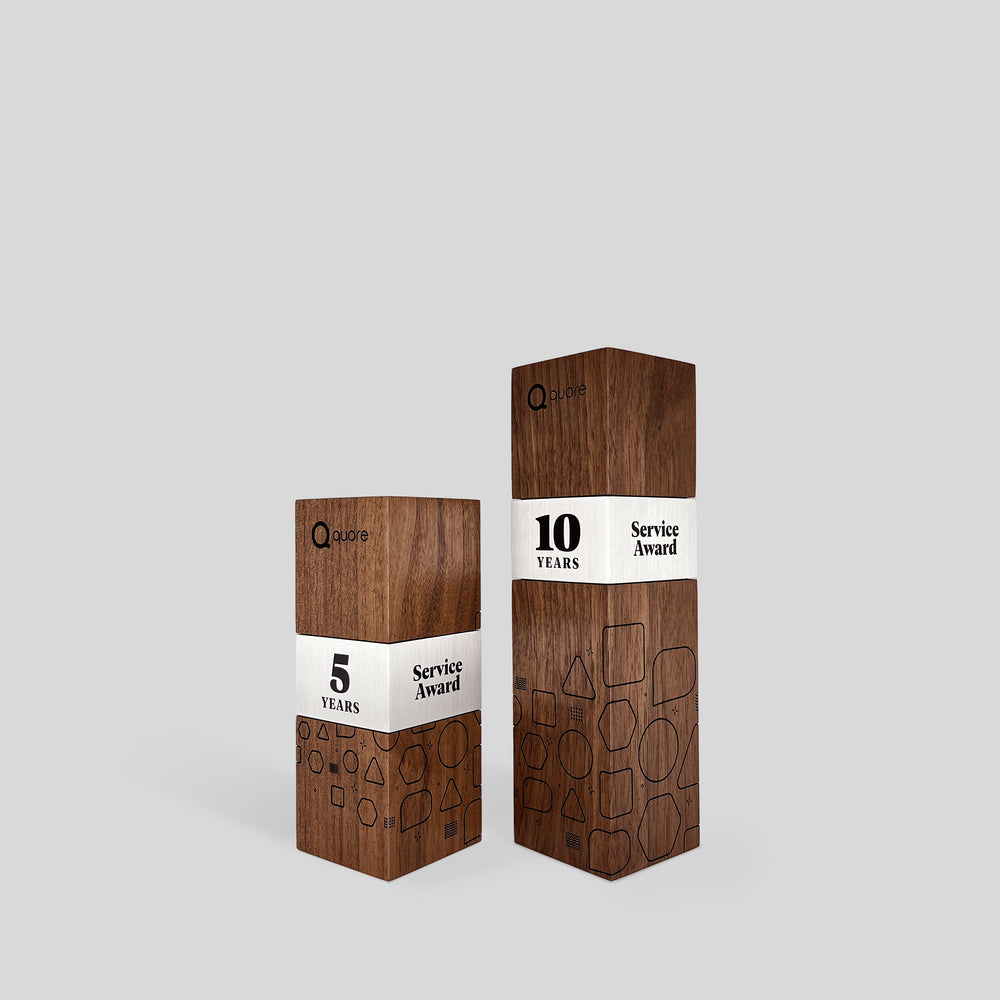 Stela Square Award | Small: Pair of wooden boxes with white labels and black text, crafted from walnut or ebony, featuring brushed aluminum or brass accents.