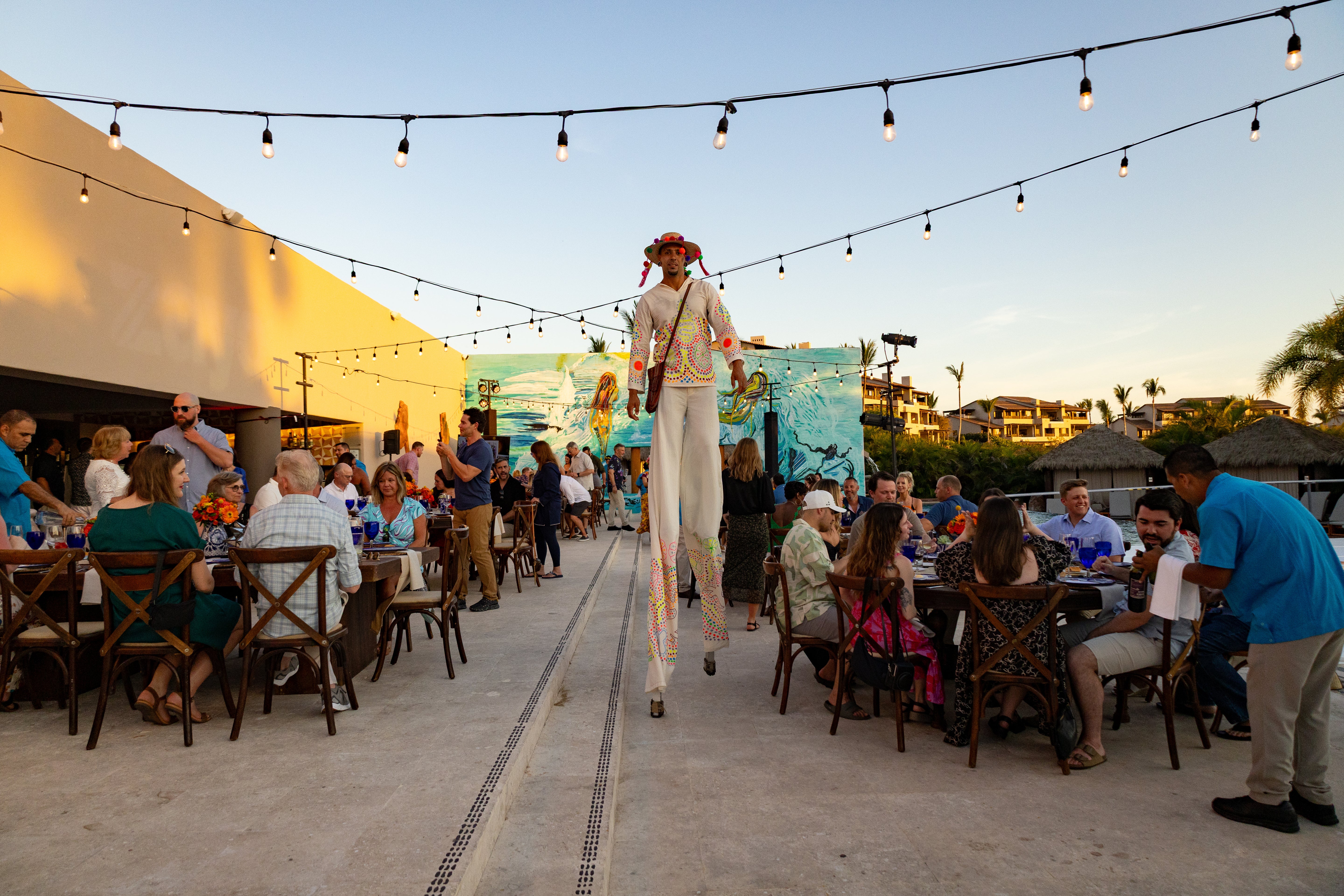 Guests at Zayo President’s Club event enjoying outdoor dinner during recognition retreat.
