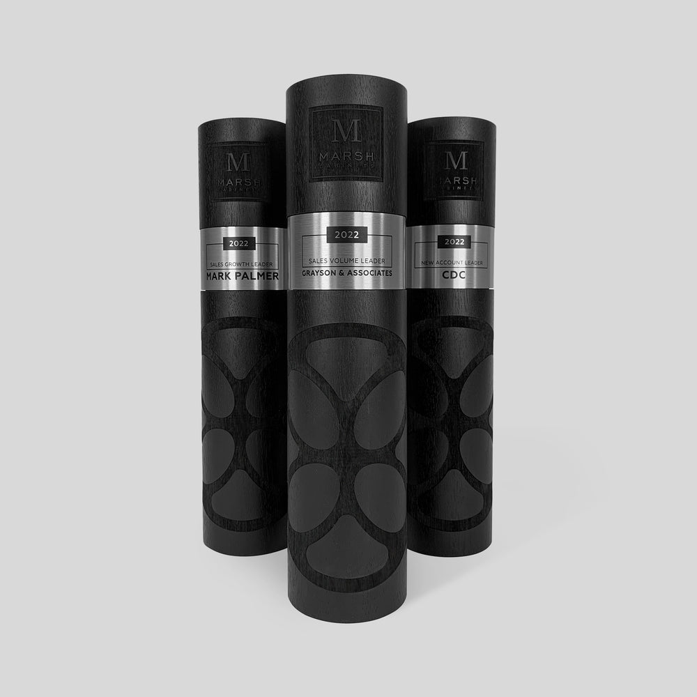 Stela Round Award | Large, featuring a black cylindrical trophy design with a silver metal ring, symbolizing unity and achievement, on a finely crafted wooden award. Personalized and engraved on metal and wood as a sales award. 