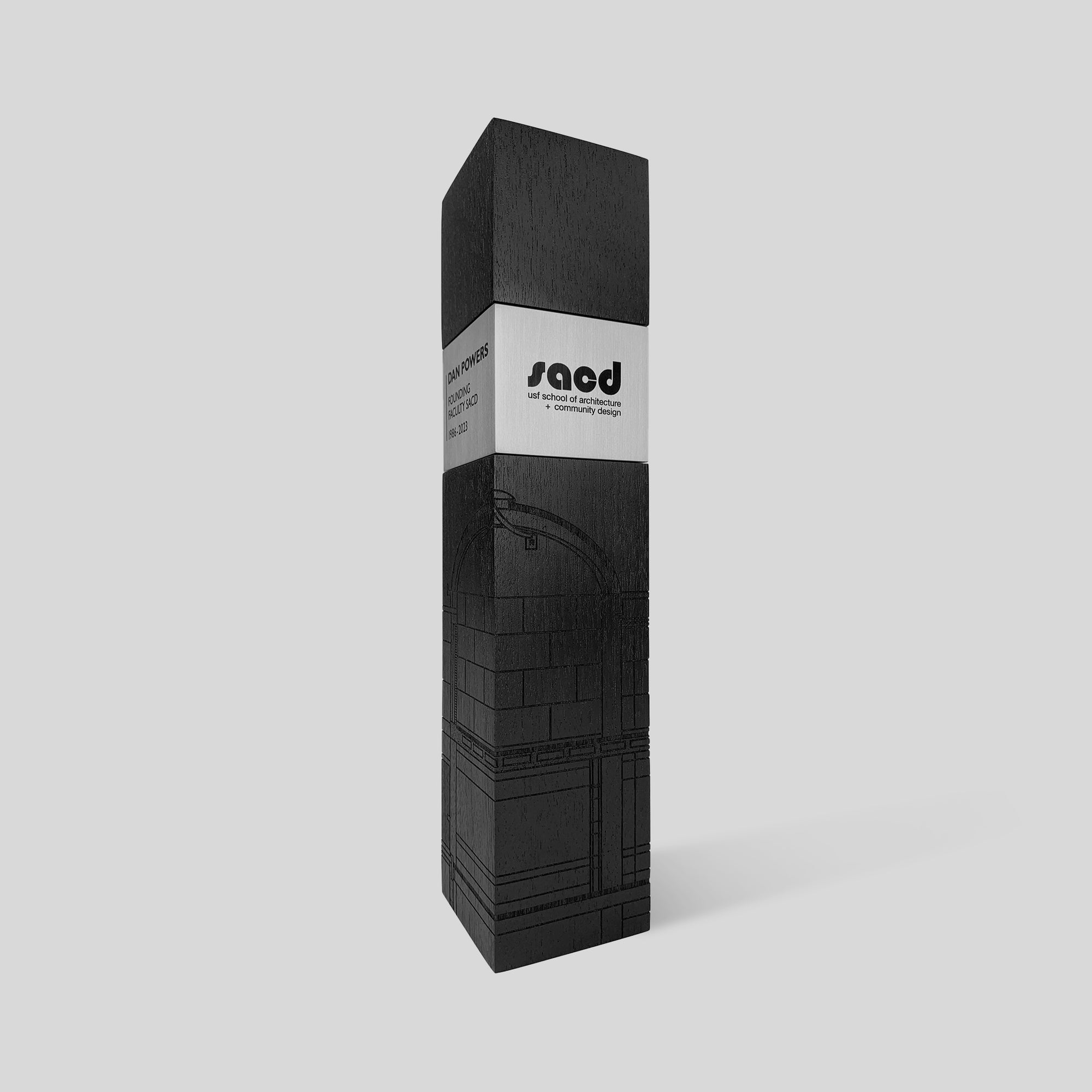 Stela Square Award | Large: A black and white rectangular box with a minimalist design, symbolizing strength and excellence in walnut, ebony, and metal finishes.