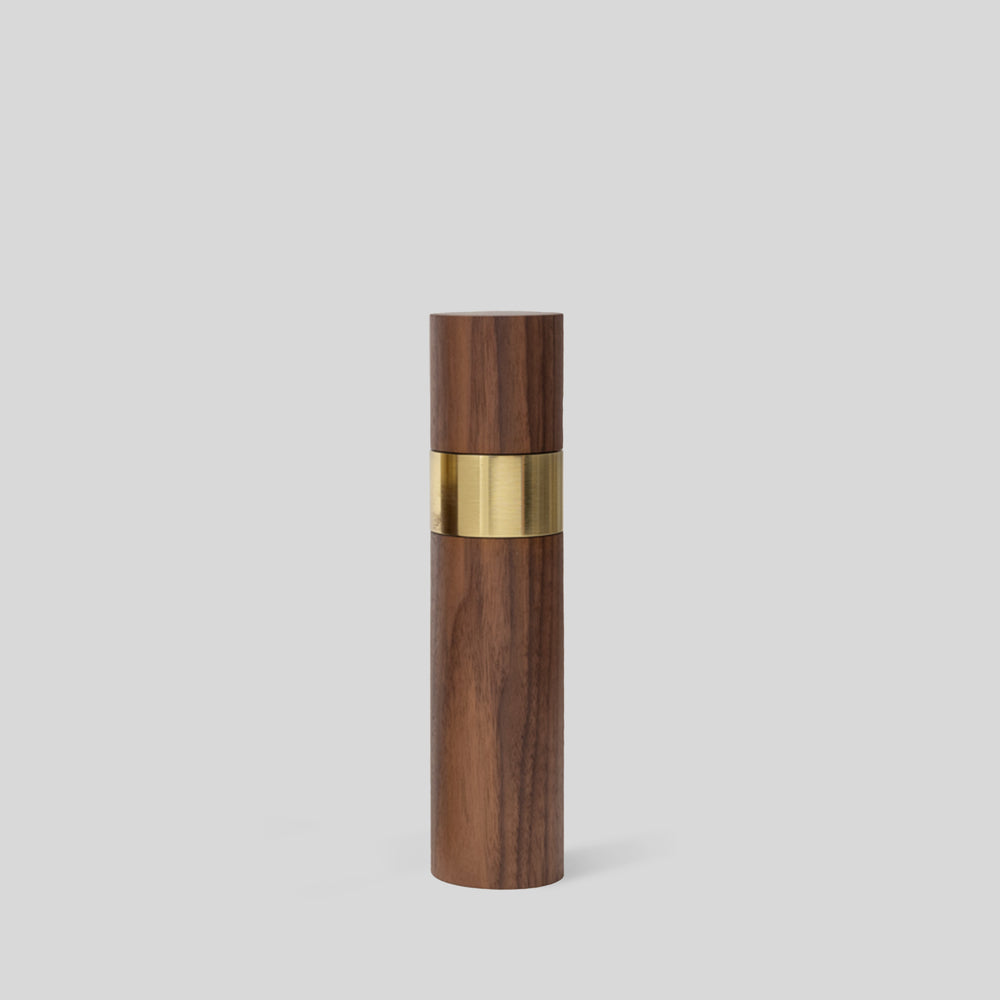Stela Round Award | Small features a wooden cylinder with a gold band, symbolizing prestige and excellence, ideal for honoring remarkable achievements.