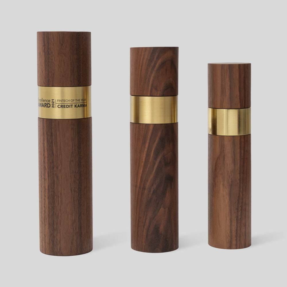 Stela Round Award | Medium, features elegant wooden containers with gold labels, representing unity and excellence, crafted to honor remarkable achievements.